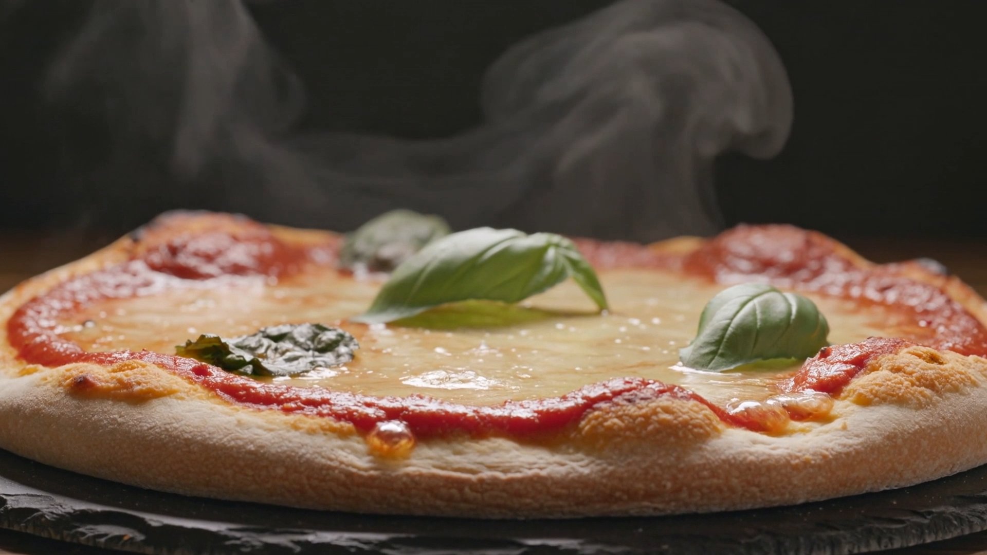 Pizza prosto z pieca opalanego drewnem